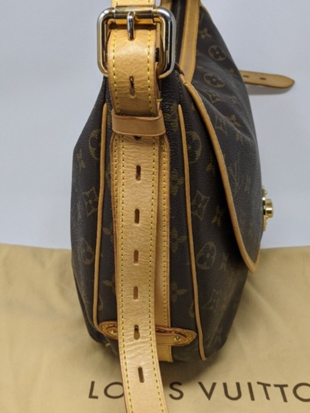 Louis Vuitton Tulum GM Monogram Canvas bag - Picture 9 of 12